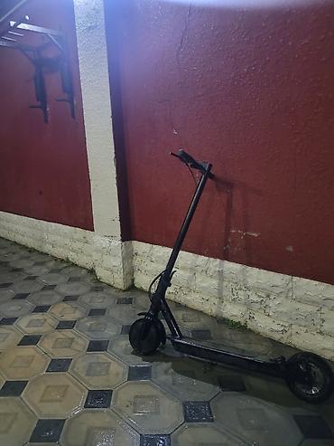 Elektrik skuter – qara rəngdə, şəhər daxili rahat hərəkət üçün - şəkil 3