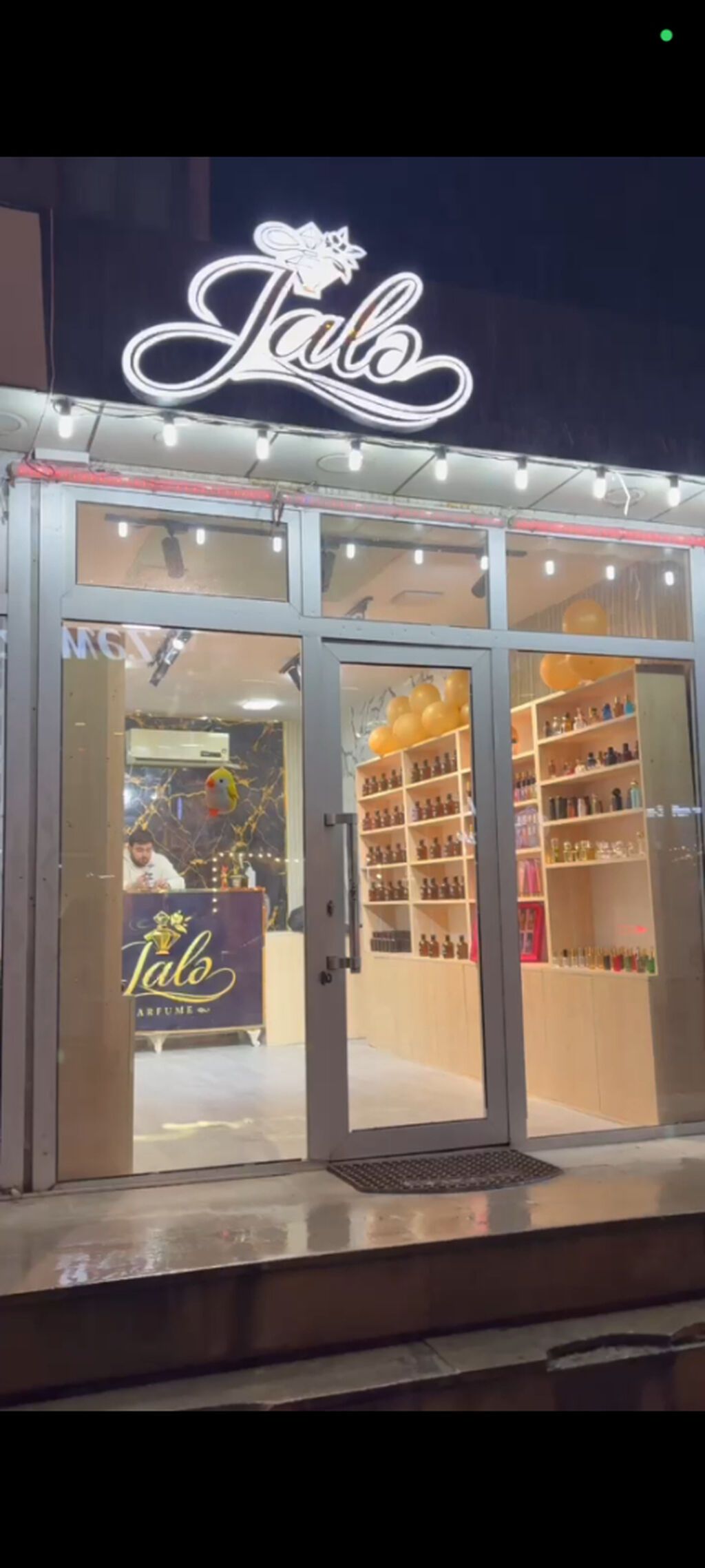 Salam, hər vaxtınız xeyir hazır ətir biznesi satılır mağazada 130+