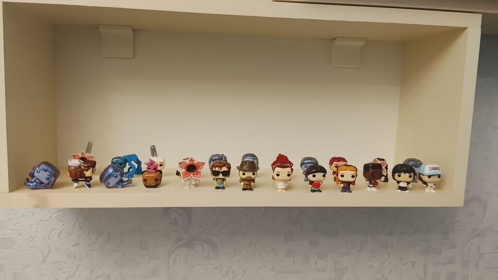 Stranger Things temalı kolleksiya fiqurları və açarlıq fiqurları -