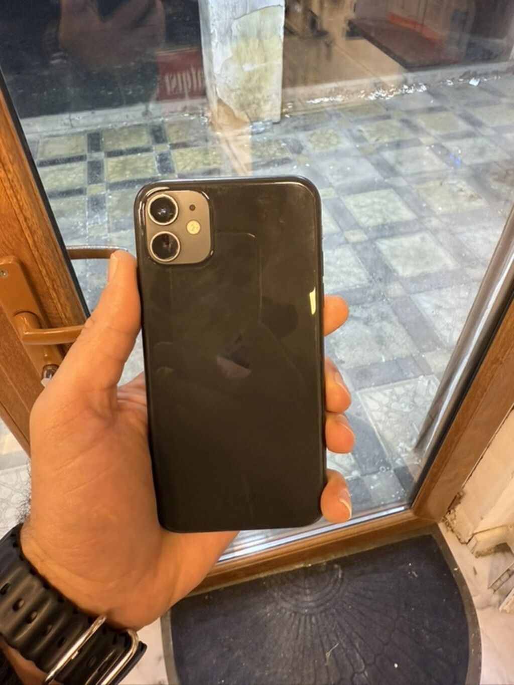 IPhone 11, Qara