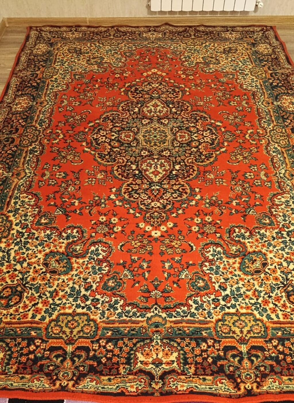 Şərq üslubunda klassik xalça - Rəng palitrası: parlaq narıncı fon