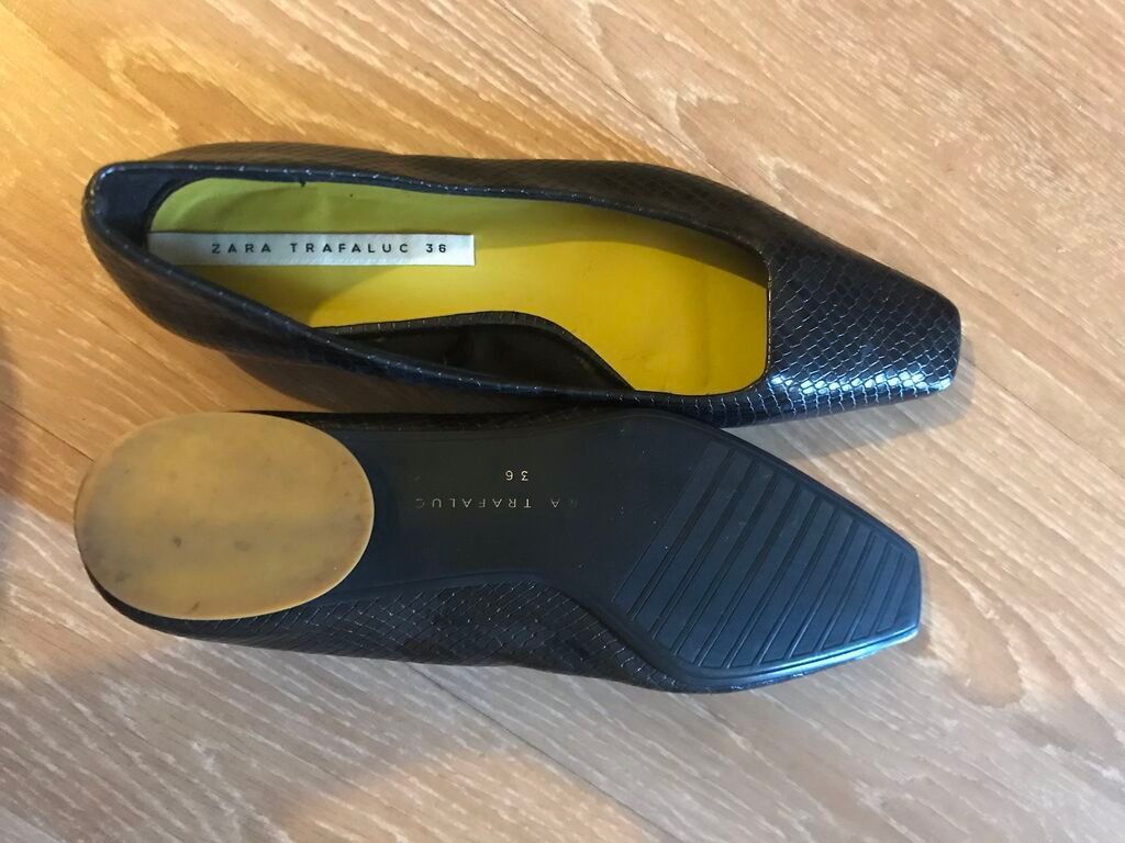 Zaradan alınıb. Yenidir. 36 ölçüdür, amma 37 ölçüyə də gedir