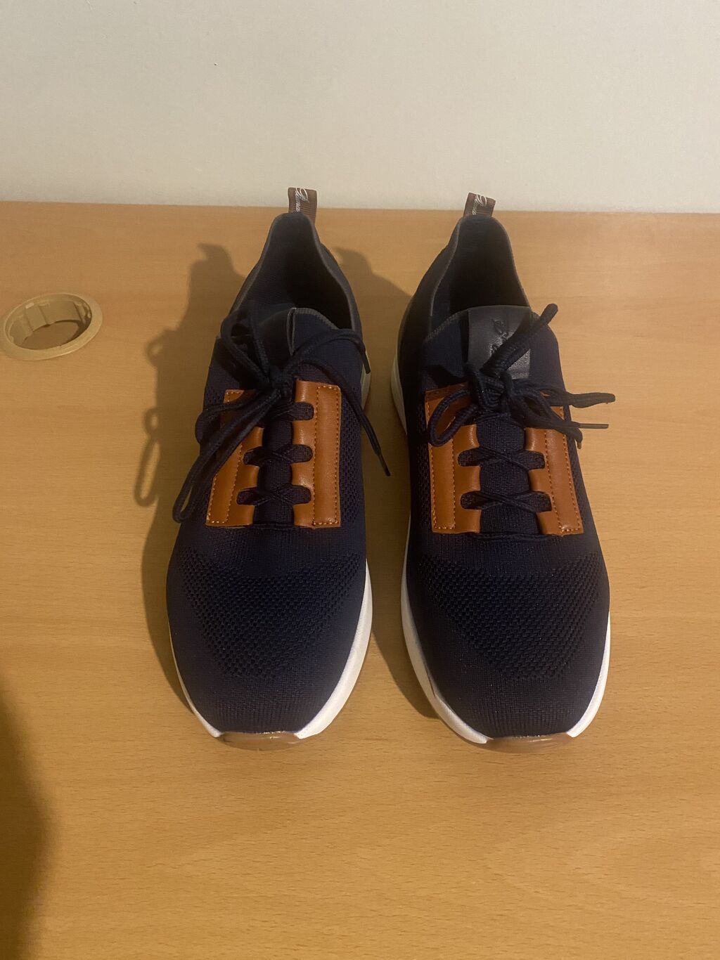 Kişi idman üslubunda günlük ayaqqabı - Rəng: tünd göy. Tezedir