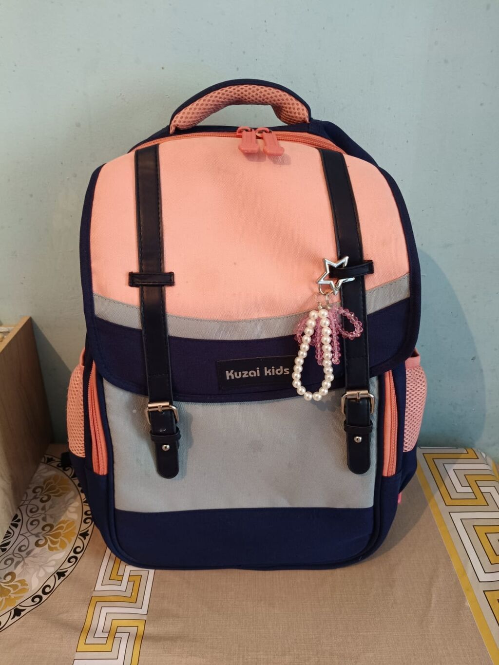 Mavi və çəhrayı rənglərdə olan bu uşaq bel çantası, "Kuzai kids"