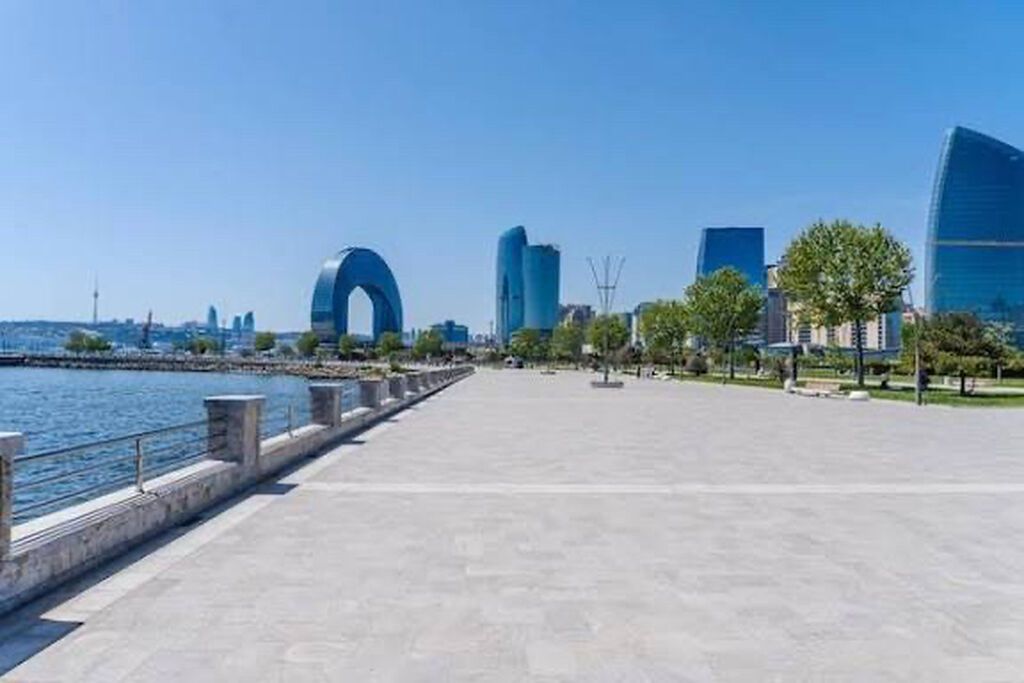 Bakı, Ağ şəhər, 3 otaqlı, Köhnə tikili, m. Xətai, 70 kv. m