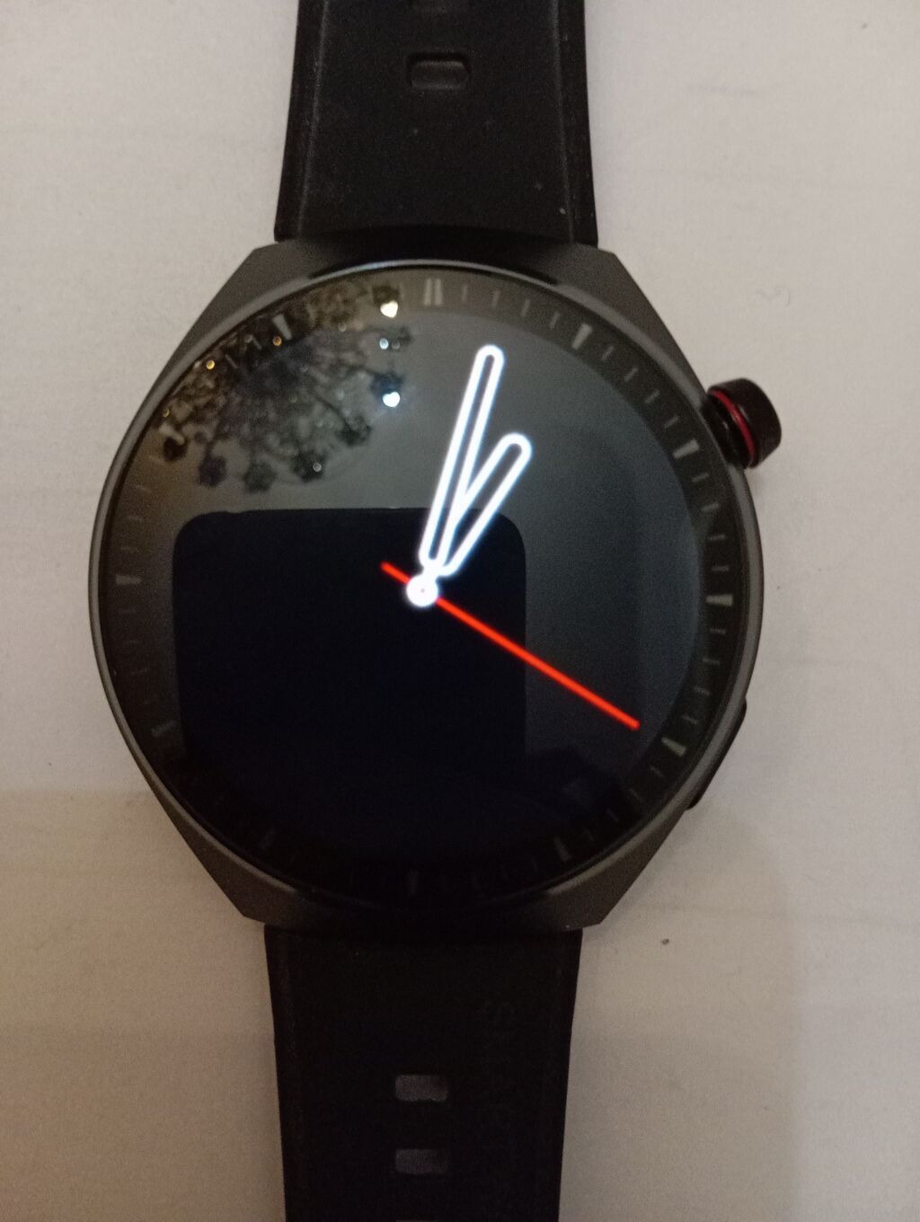 Ağıllı saat – dairəvi dizayn, silikon qayış və yan tərəfdə funksional