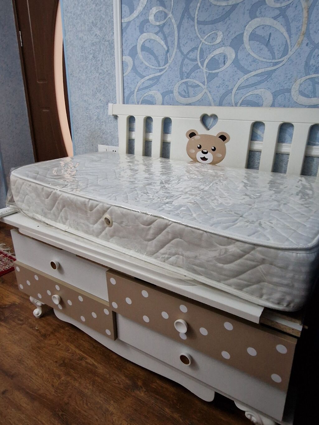 Təzədir. 2 dəfə istifadə olunub. Uşaq xaricdə yaşadiği üçün. Qiyməti