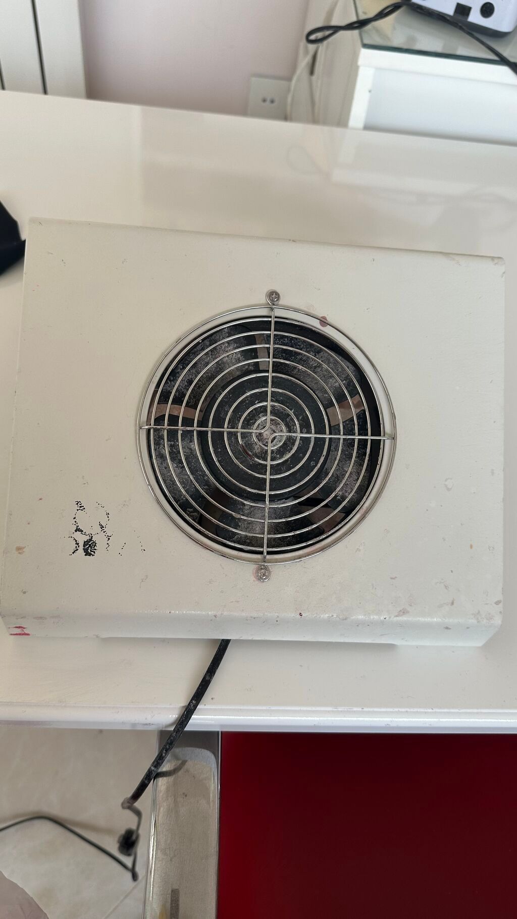 Manikur pilasosu güclü toz çəkir . problemsiz . ( boya firmasının