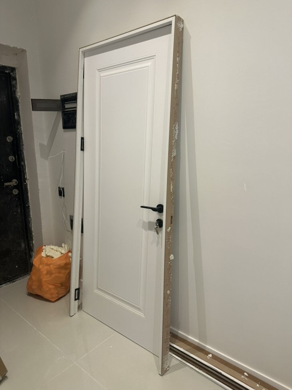 4 ededi 3 otaq 1 hamam qapısı yenidi istifade olunmayıb