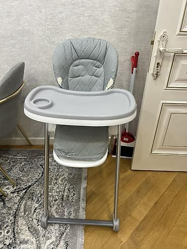 Uşaq yemək stulu – boz rəngdə, tepsili model Sekilde gorunen - şəkil 2