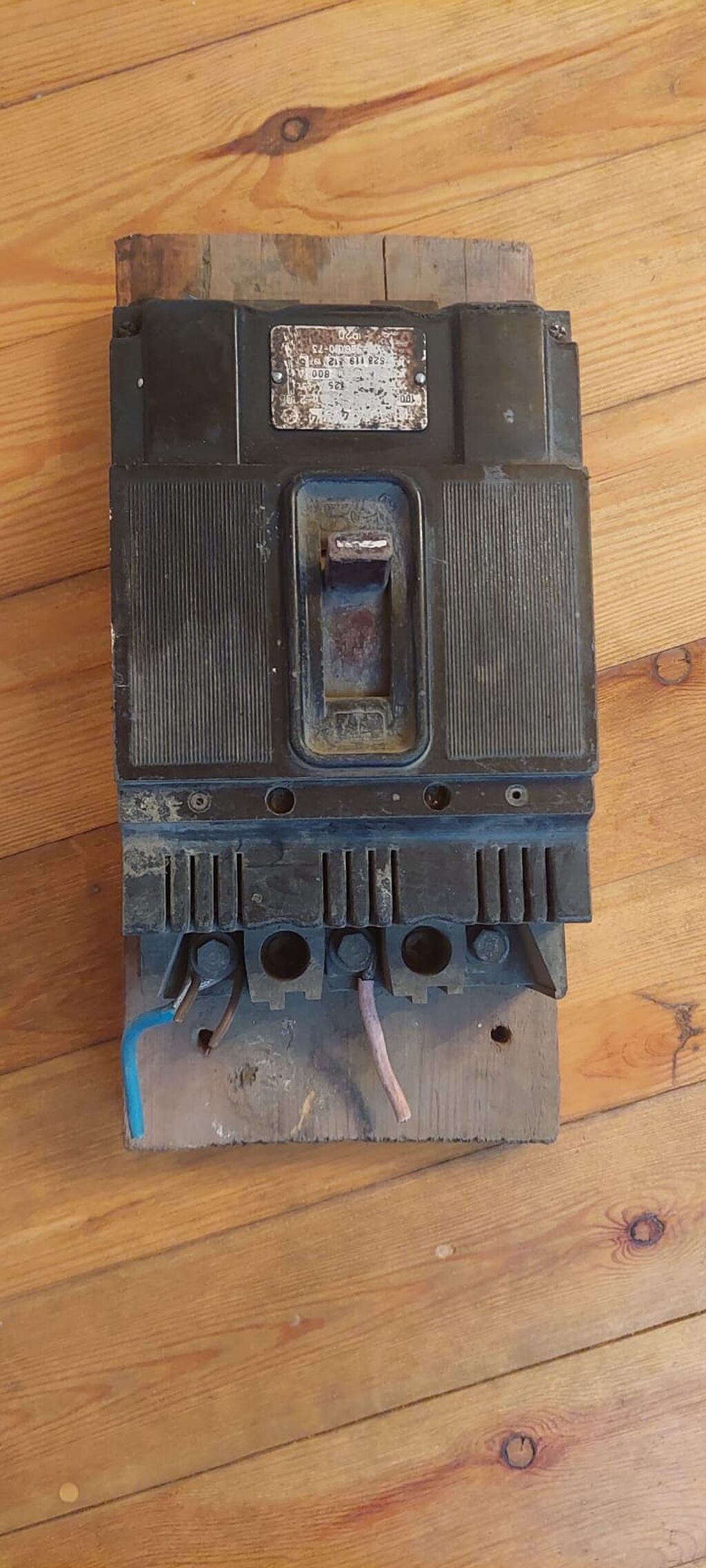 Sənaye tipli avtomatik açar (şalter) - 3 fazalı elektrik xətlərinin