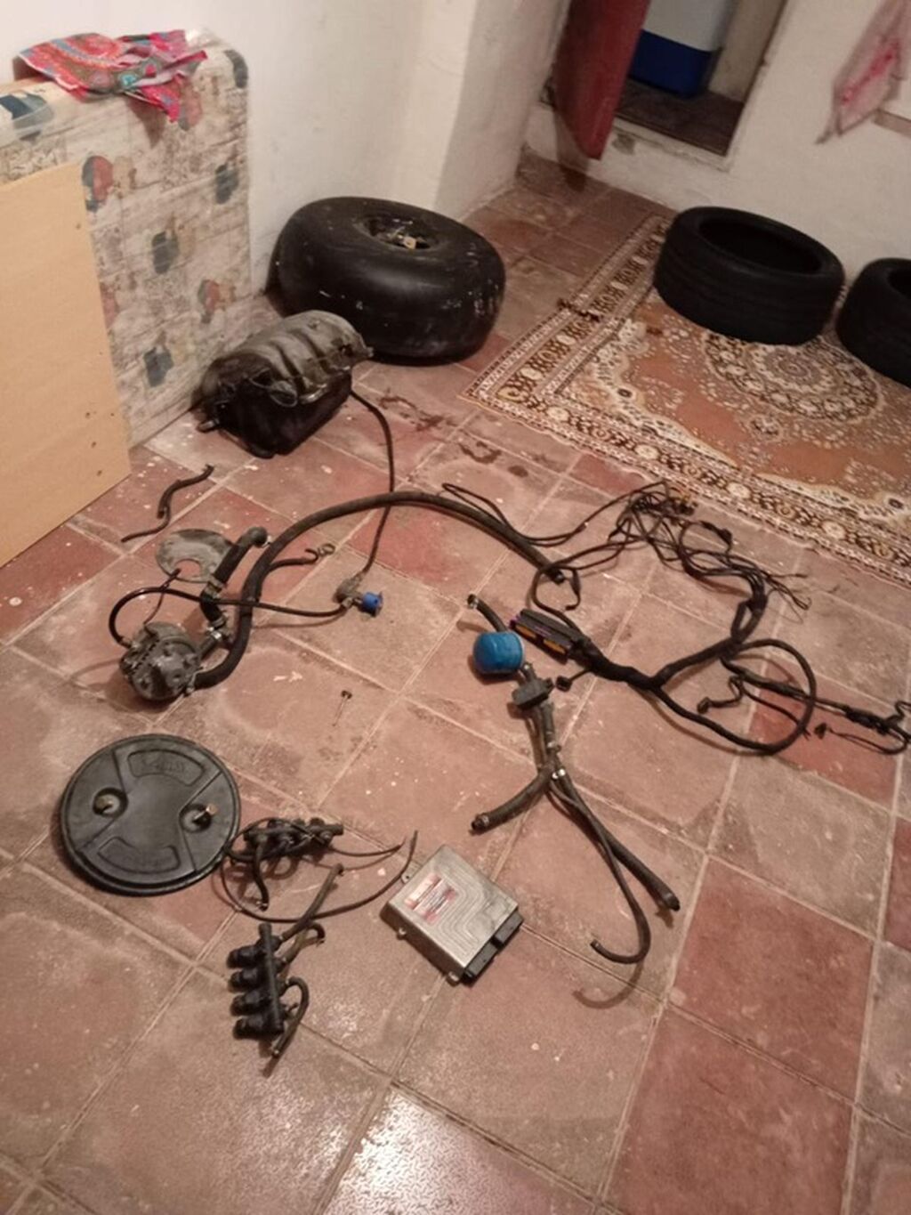 Avtomobil üçün LPG/Qaz avadanlığı komplekti Tərkib: - Balon (donut