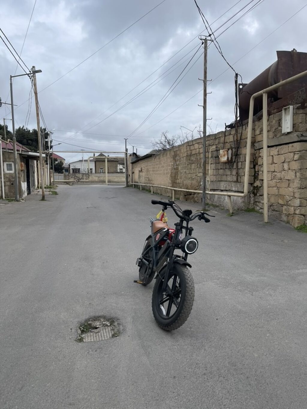 Elektrik velosipedi – retro-moto üslublu şəhər/kross hibrid