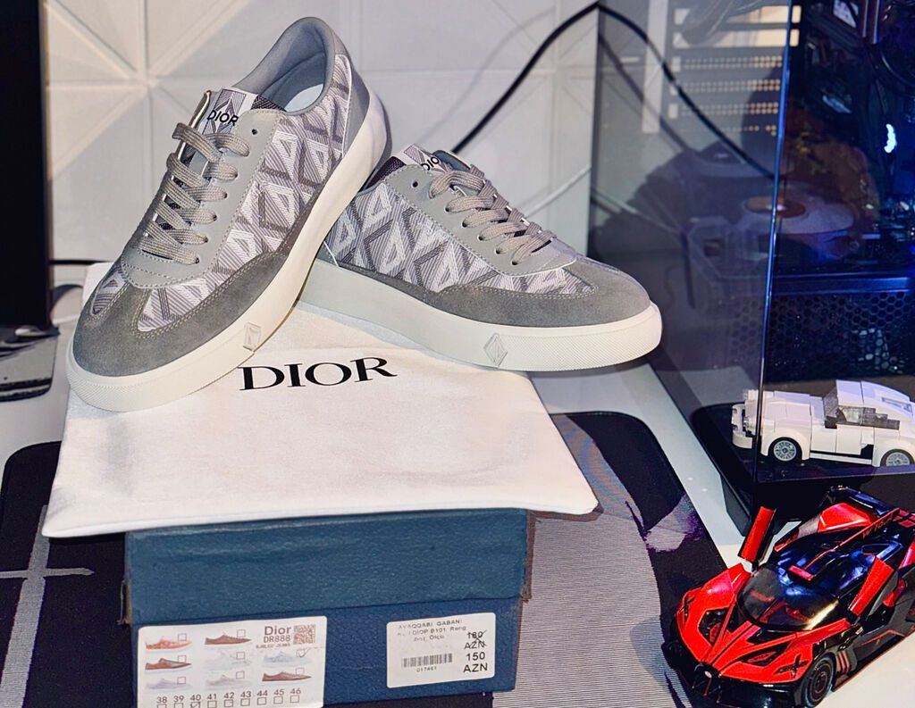 Dior b101 endrində 150 manata alınıb yenidir geyinilmiyib qiymətdə