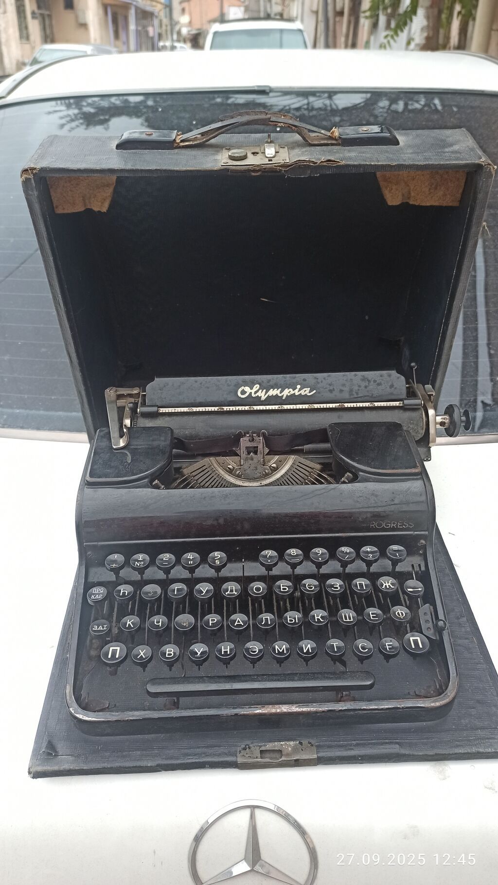 Məhsul: Olympia mexaniki yazı makinası (köhnə model), daşıma çantalı