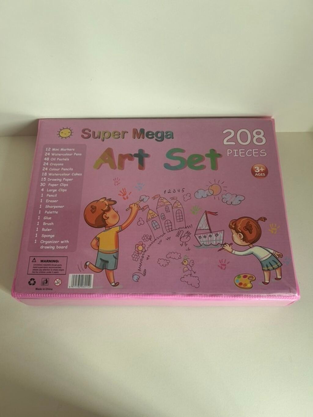 208 hissədən ibarət "Super Mega Art Set" dəsti, uşaqların