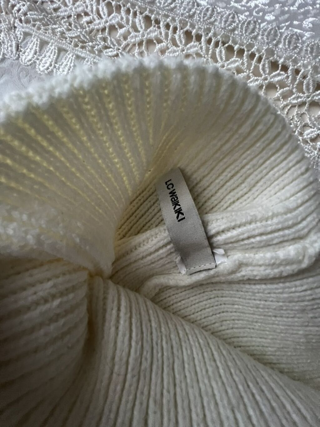 LC Waikiki uşaq papağı - Rəng: krem-ağ - Material: trikotaj