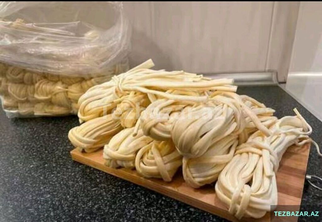 Sublisya olunmuş saçaq pendir pacqasinda 4 kq olur kq 90 manat 10 kq