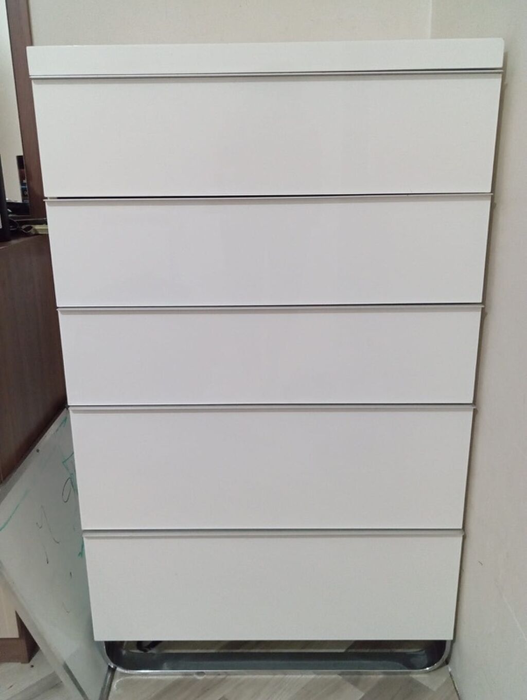 Paltar şkafı 300 manata alınıb