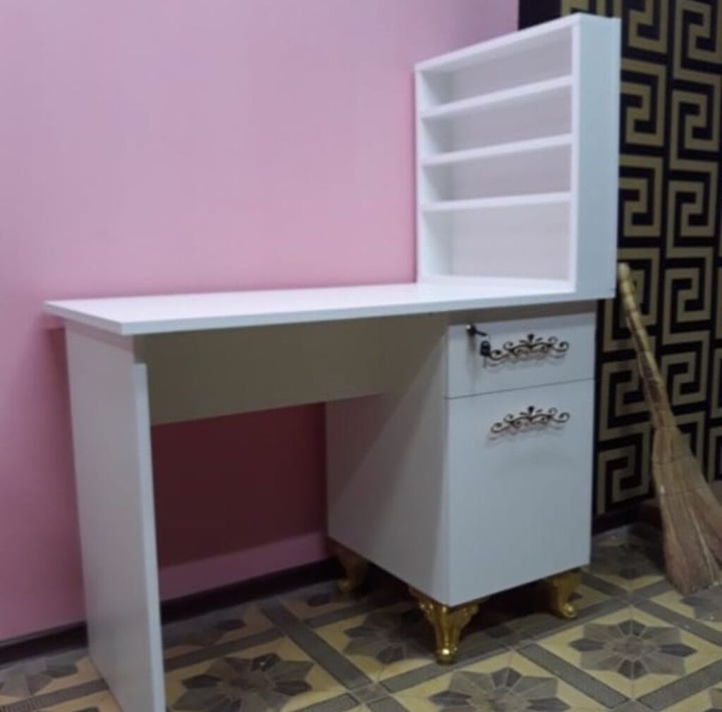 Yeni, Manikür üçün masa, Güzgüsüz