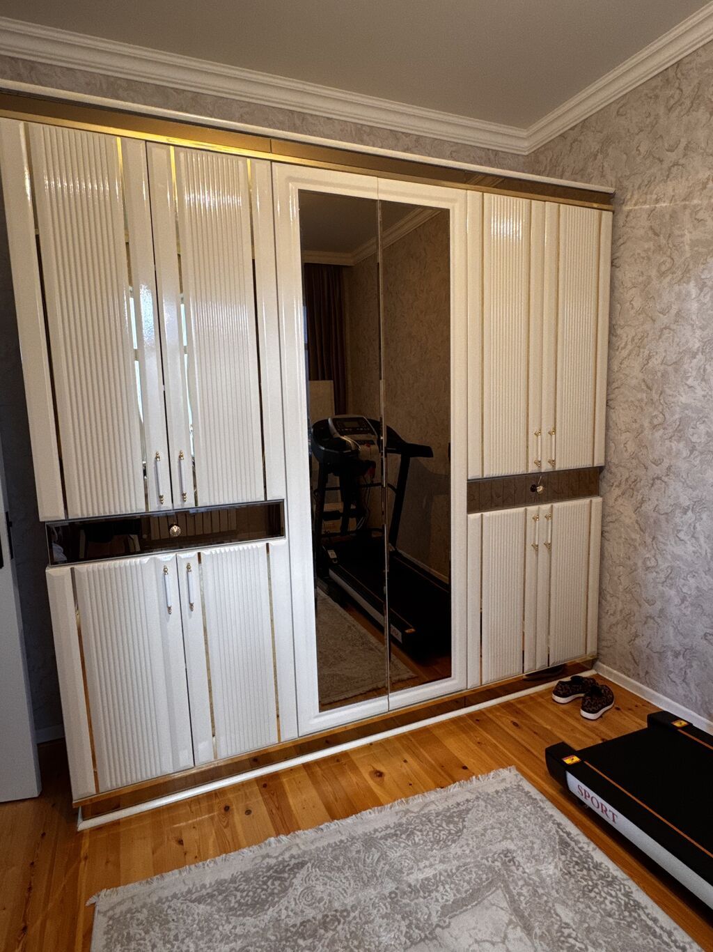 İşlənmiş, 6 qapı, Güzgülü, Bej, Digər material, Kupe, Düz dolab