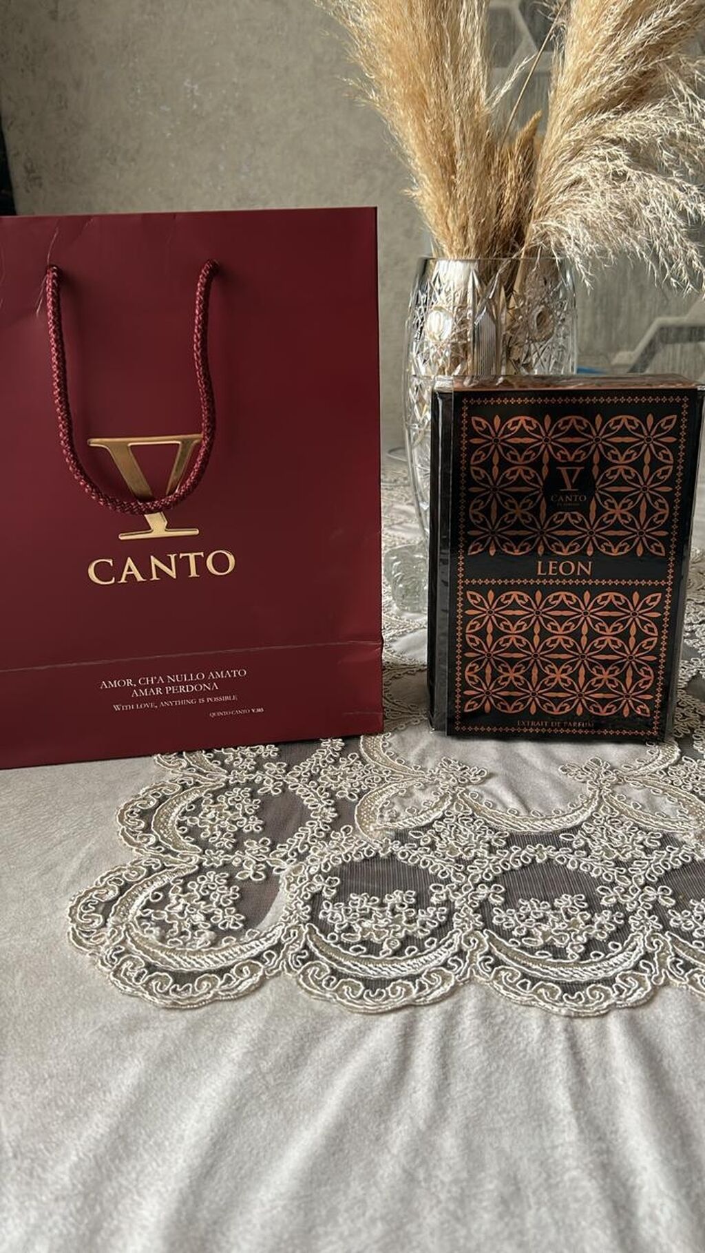 Bu ətirin qiyməti 605 azndir.Açılmayıb tam orjinaldır.Sadəcə hədiyyə