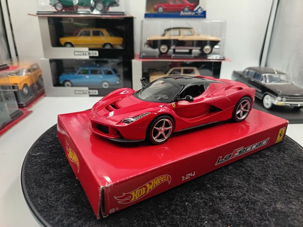 Ferrari, 2025 il, 1:24, Dəmir, Ödənişli çatdırılma