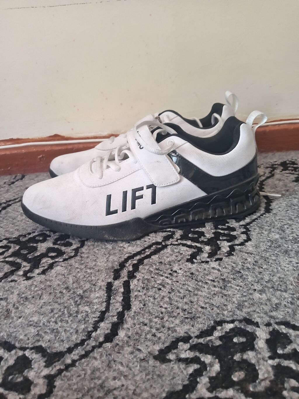 Idman ayaqqabısı – ağırlıq qaldırma/fitnes üçün - Model: üzərində