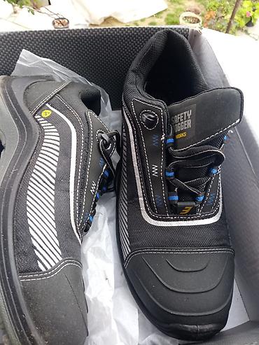 Iş ayaqqabisi bir defe baxmaq uçun geyinilib tezedir hec bir - şəkil 2