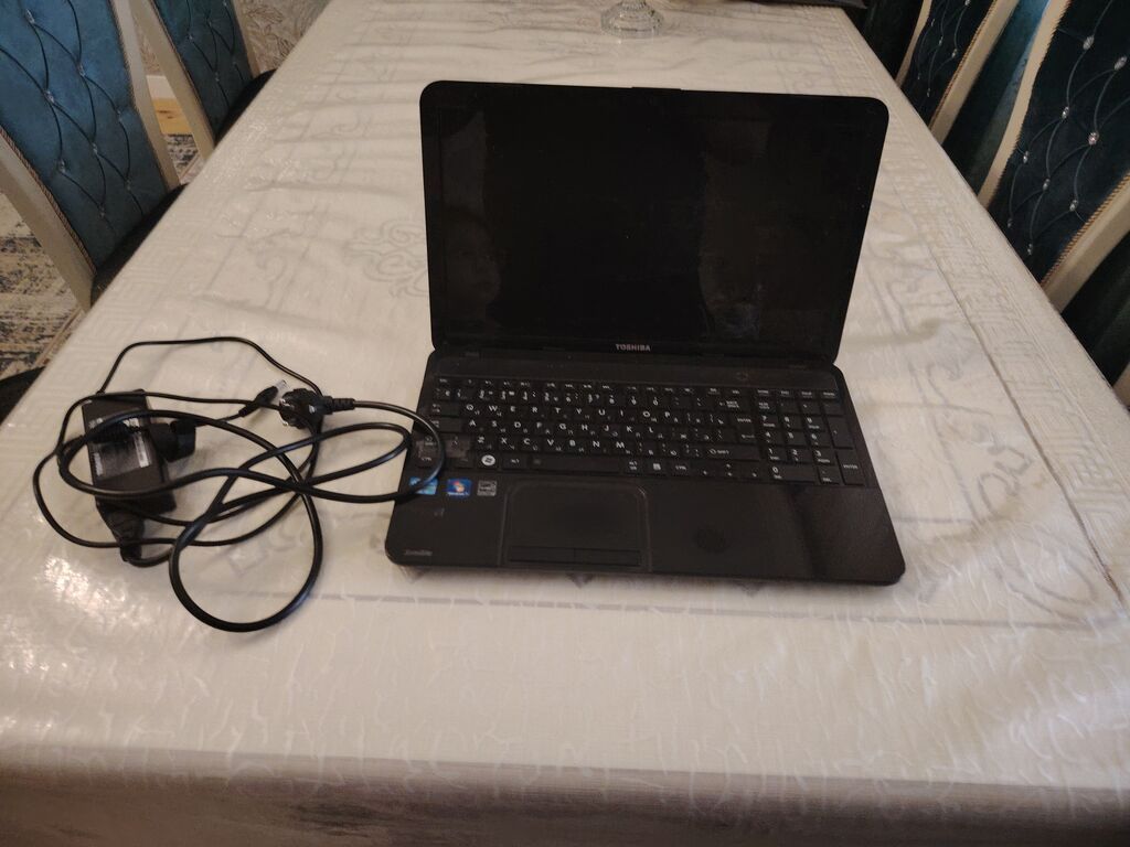 Toshiba noutbuk (adapterlə birlikdə) - Marka/model: Toshiba Satellite