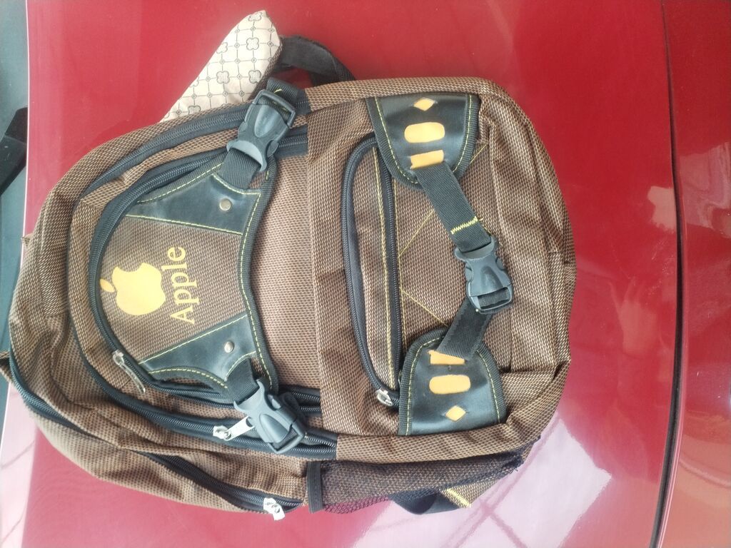 Məhsul: çoxbölməli bel çantası - Rəng: qəhvəyi, qara və sarı