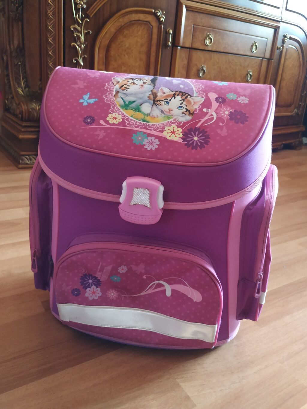 Mektebli Çantası satıram. Əla vəziyyətdədir hec bir problemi yoxdu