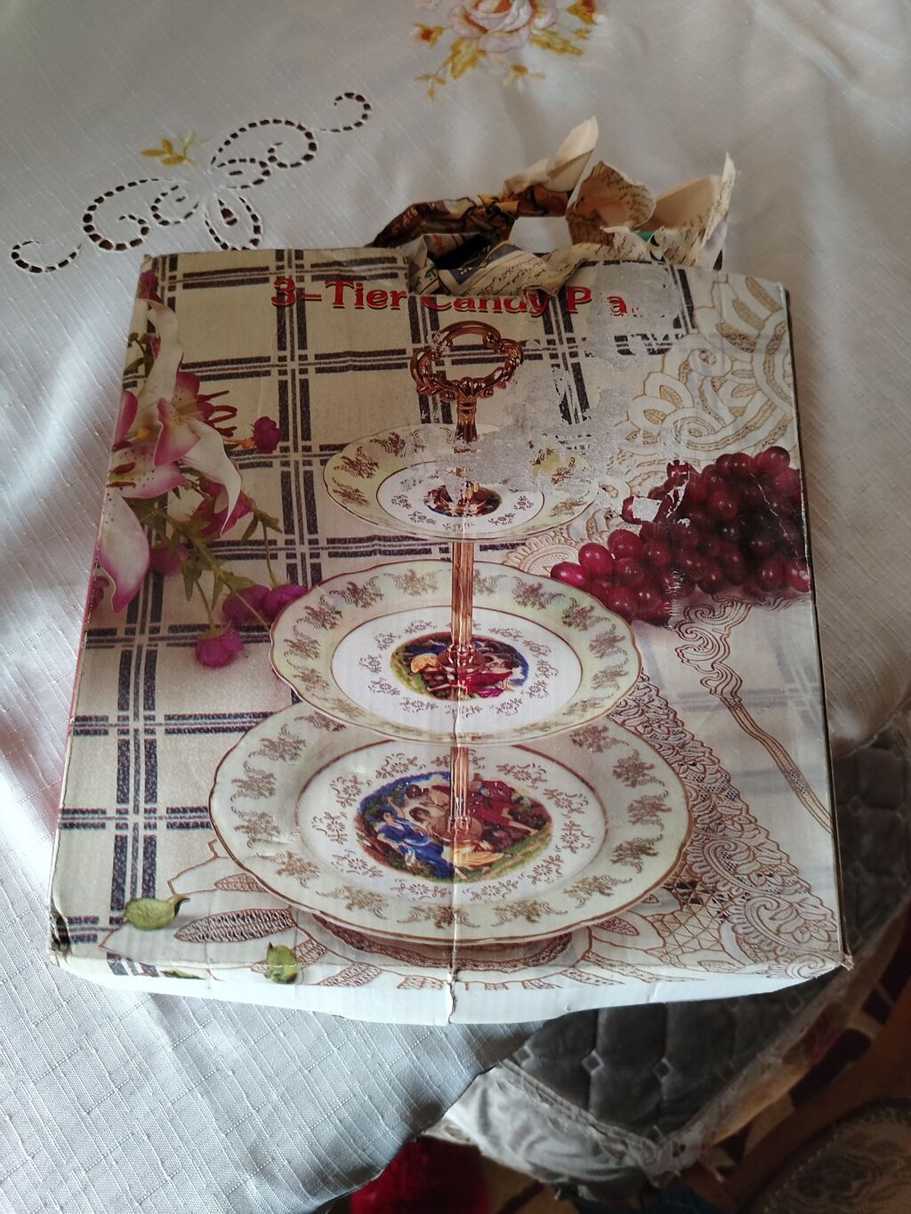 Tort və şiriniyyat qabı, rəng - Qızılı