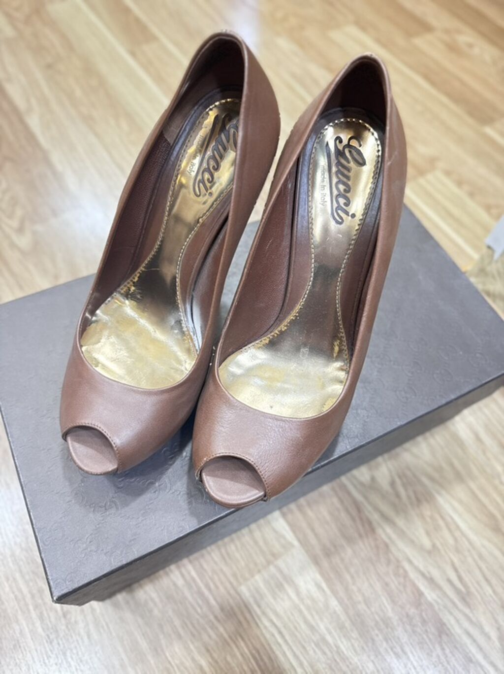 Gucci qadın tuflisi orjinal Razmer 38 yarim 50 manat