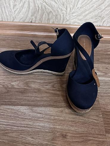 Tommy Hilfiger qadın platforma sandaleti 1 defe geyinilib 39 razmer - şəkil 3