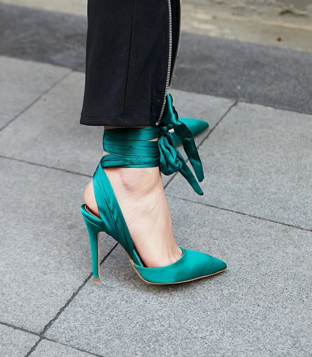 Pelinin Ayakkabilar yenidir geyinilmeyib 39 razmer 40 manat