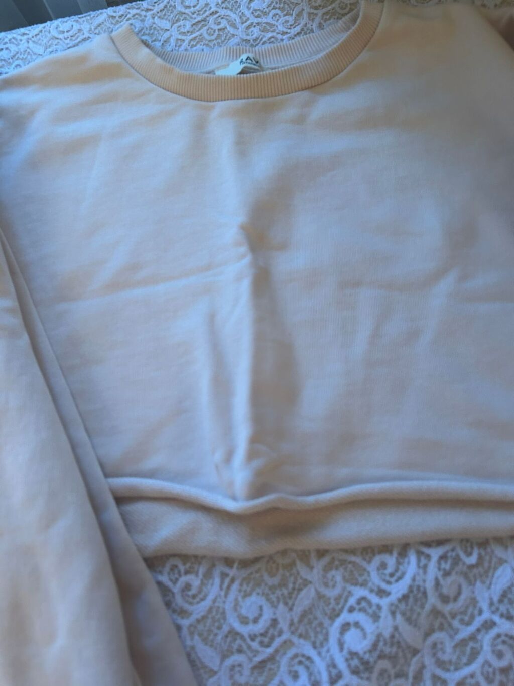 Bej rəngli qadın ev-dəstı (2 hissəli) - Üst: qısa kəsimli sweatşört