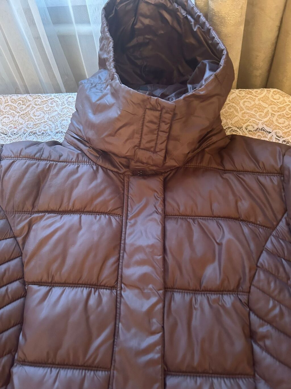 Qadın qış kurtkası – qəhvəyi rəng - Uzun, quilted (şaquli-üfüqi