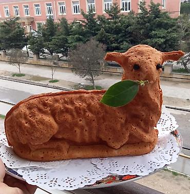 Qoyun fiqurlu biskvit tort ev şirniyyatları - Qoyun formasında - şəkil 2