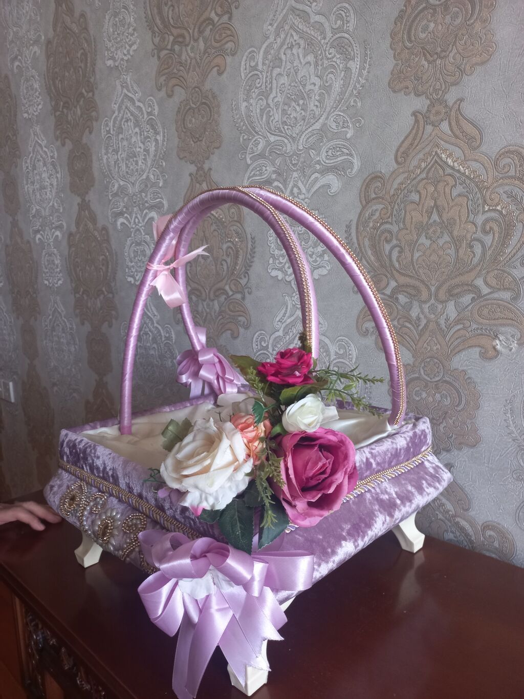 Bəzəkli mərasim səbəti - İki qövs formalı tutacaqla rahat daşıma -