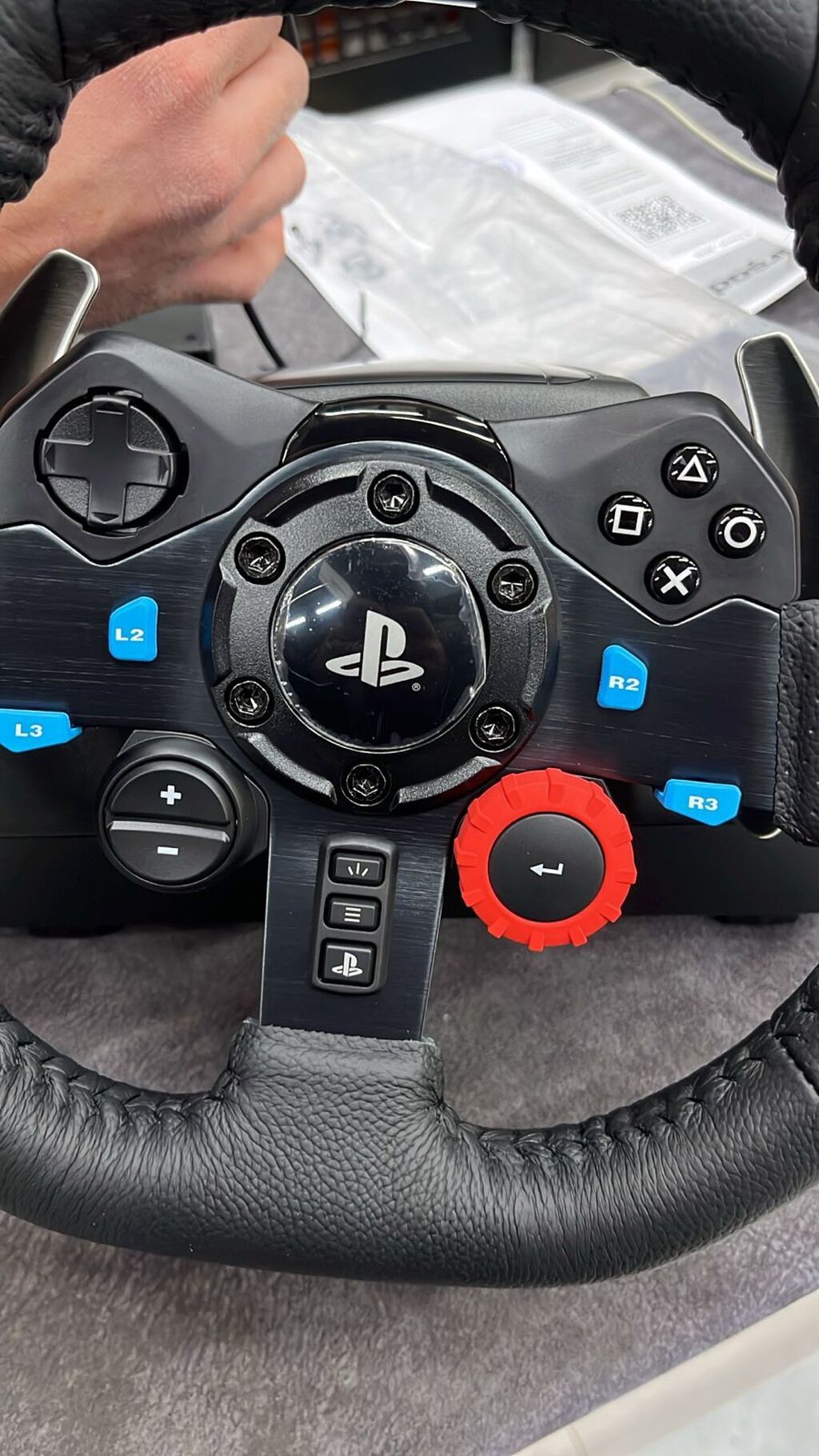 Logitech G29 heç 1 ay deyil almışam Cəmi 7-8 dəfə istifadə olunub