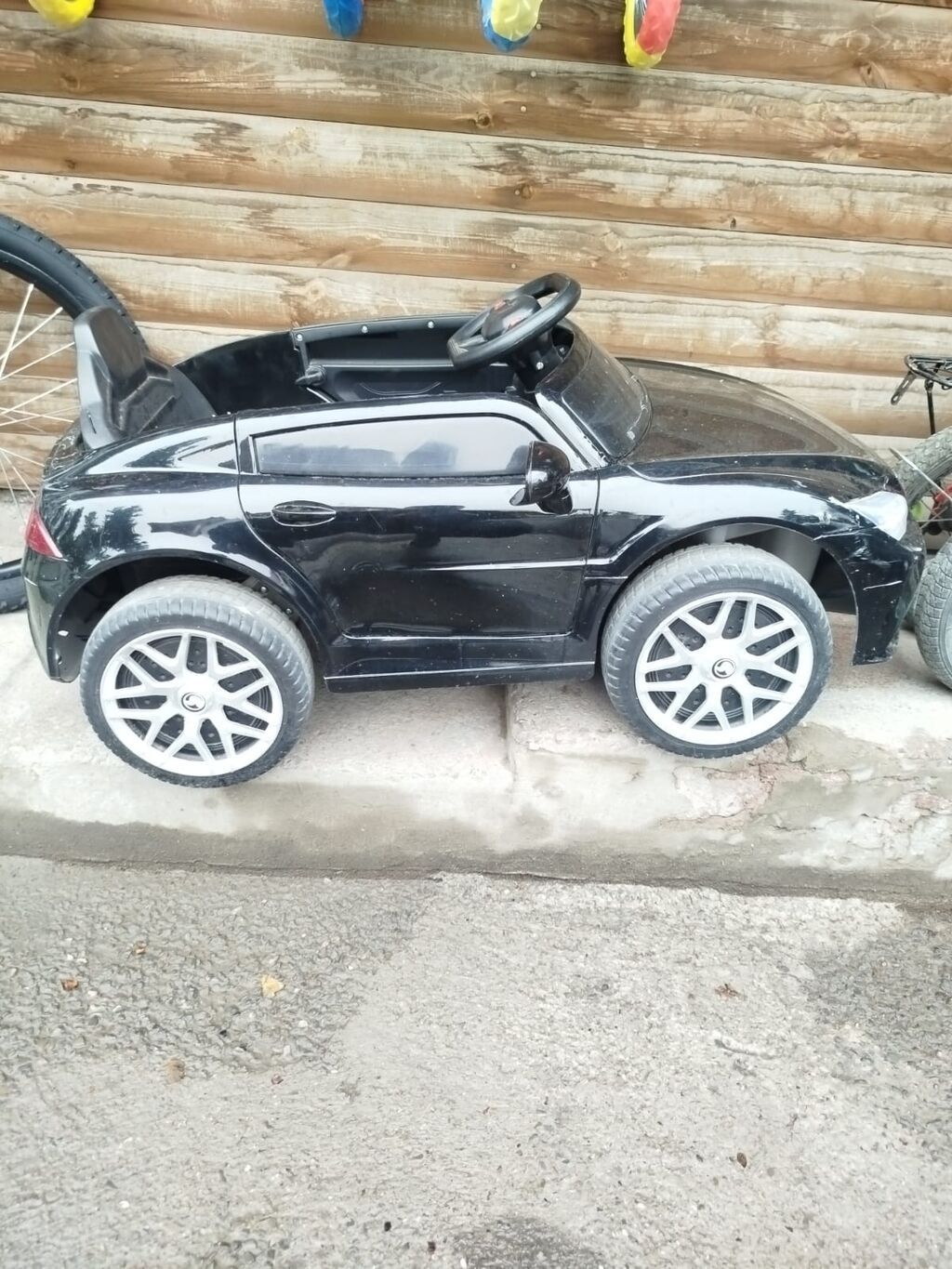 Uşaq üçün elektrikli mini avtomobil – qara rəng - Korpusu kupe tipli