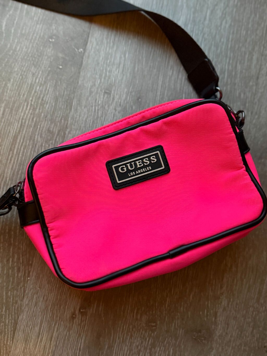 1-2 dəfə taxılmış Guess Çanta. Yenidən seçilmir