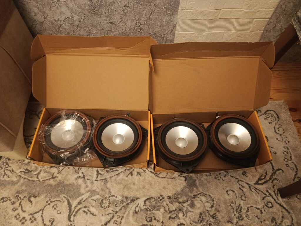 Salam her kese prius Orjinal Zavod JBL 4 ədəd Təzə kimidir Sesi temiz