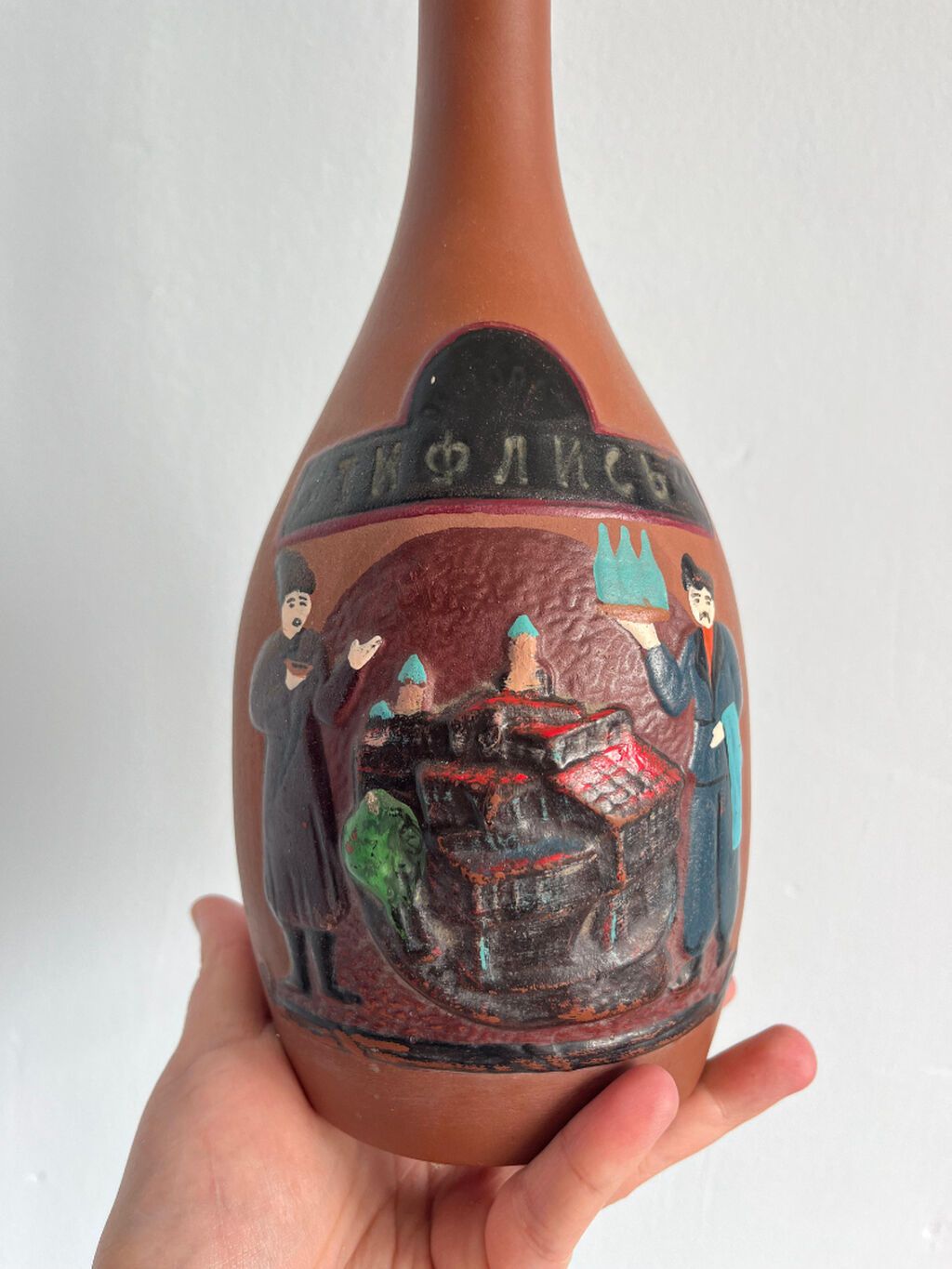 Satılır – Premium dekorativ saxsı şərab qabı (Tbilisi suveniri)