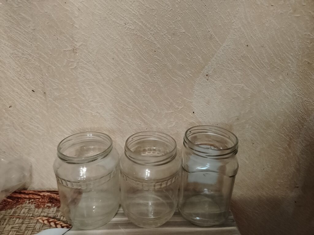 200 ədə yaxin bankə var