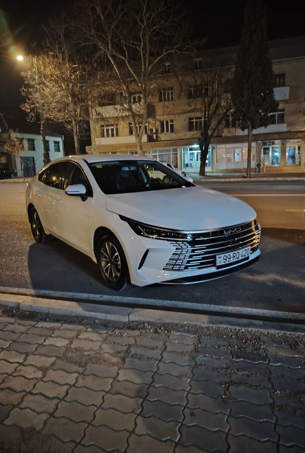 Sertifikatlı taxi sürücüsü tələb olunur. Maşının buraxılış vərəqəsi