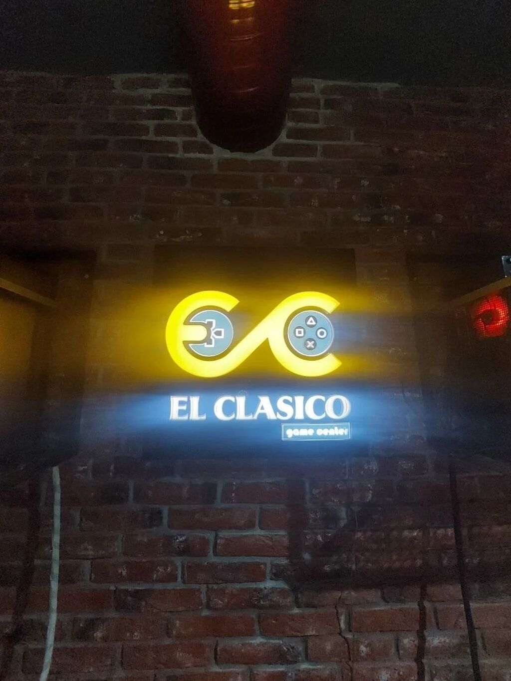 Təcili satılır.!!! Avadanlıq heç 1(bir) il işləməyib, mebel, kreslo