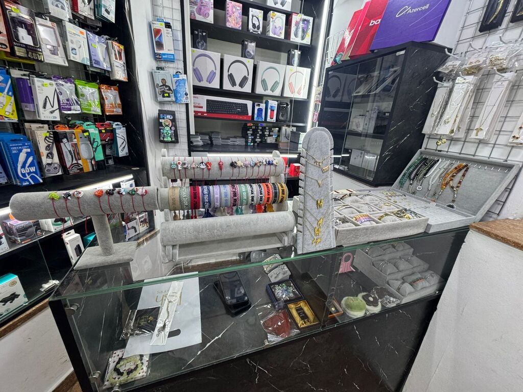 PH Telekom – mobil aksesuarlar və telefon servisi Məhsullar: - Telefon