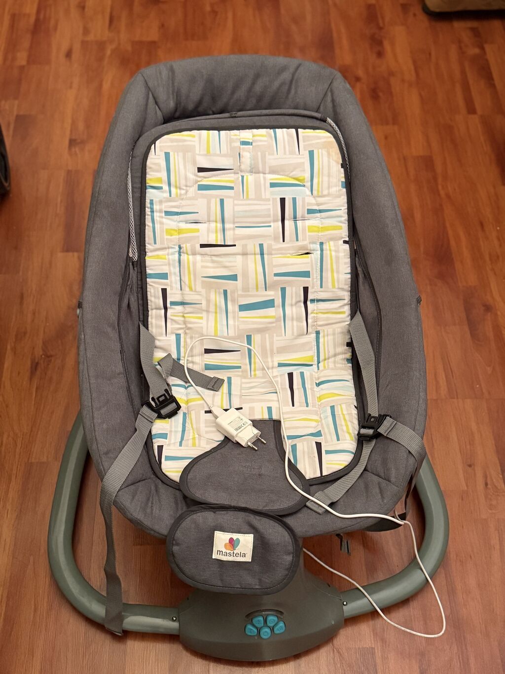 Nənni işlək vəziyyətdədir musiqilidir.hec bir problemi yoxdur